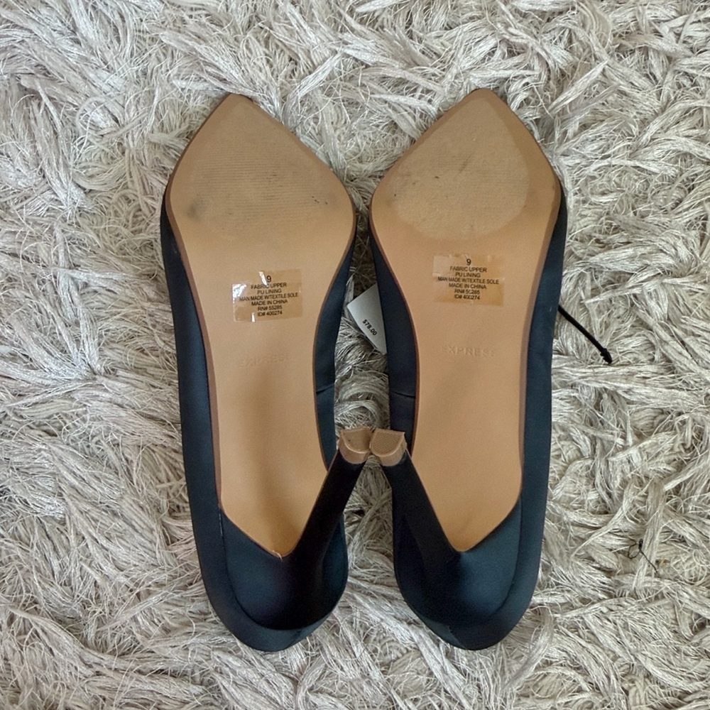 NWOB Express Dark Green Satin Rhinestone Embellished Pointed Toe Pumps Sz 9 - Picture 8 of 9